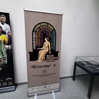 Szukasz reklamy, która działa nie tylko wewnątrz, ale też w terenie? 

Rollup outdoor Thunder to dwustronne rozwiązanie na eventy, wejścia do lokali i akcje pro